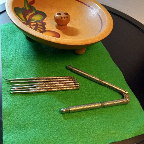 Vintage Wooden Nut Bowl with Nut cracking tools Countrycore kitsch cottagecore - Picture 4 of 8